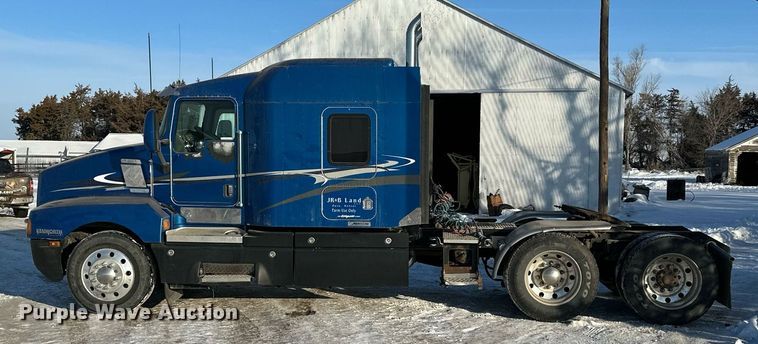 image for item NS9175 2005 Kenworth T600 semi truck