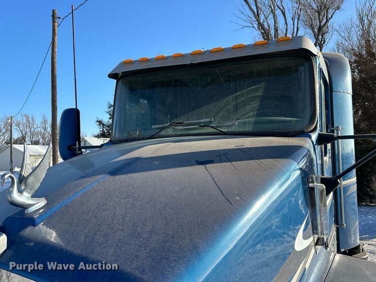 image for item NS9175 2005 Kenworth T600 semi truck