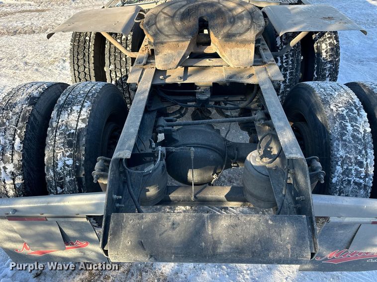 image for item NS9175 2005 Kenworth T600 semi truck