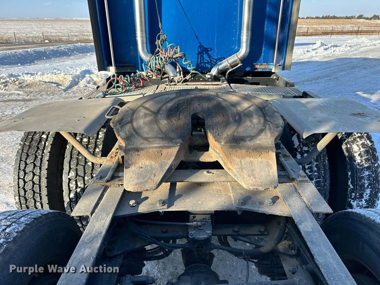 image for item NS9175 2005 Kenworth T600 semi truck