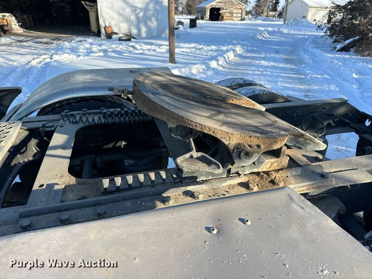 image for item NS9175 2005 Kenworth T600 semi truck