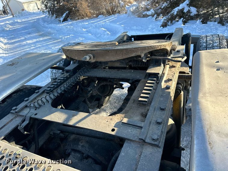 image for item NS9175 2005 Kenworth T600 semi truck