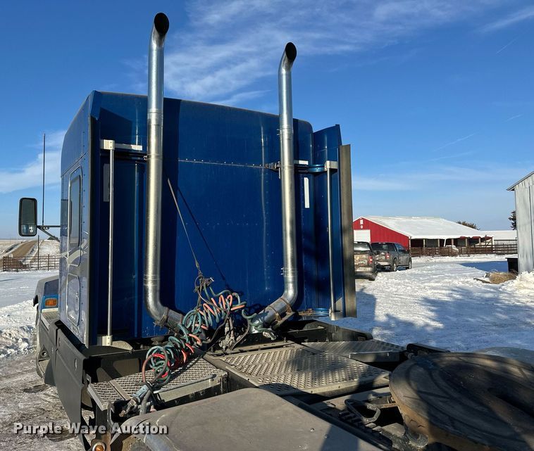 image for item NS9175 2005 Kenworth T600 semi truck