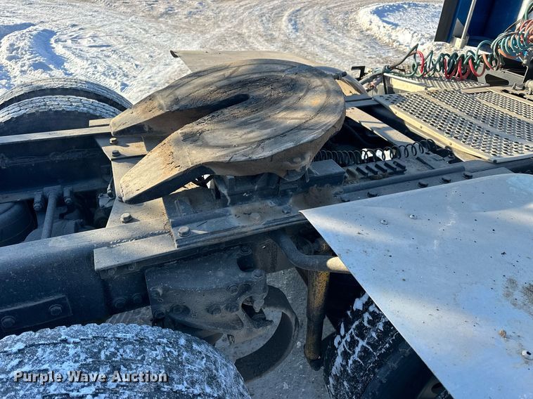 image for item NS9175 2005 Kenworth T600 semi truck