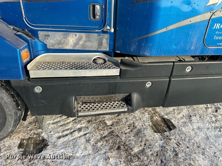 image for item NS9175 2005 Kenworth T600 semi truck