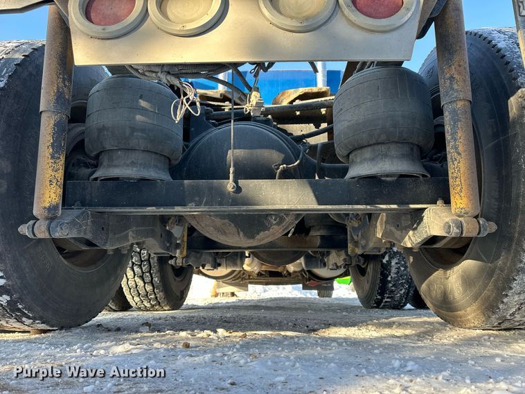 image for item NS9175 2005 Kenworth T600 semi truck