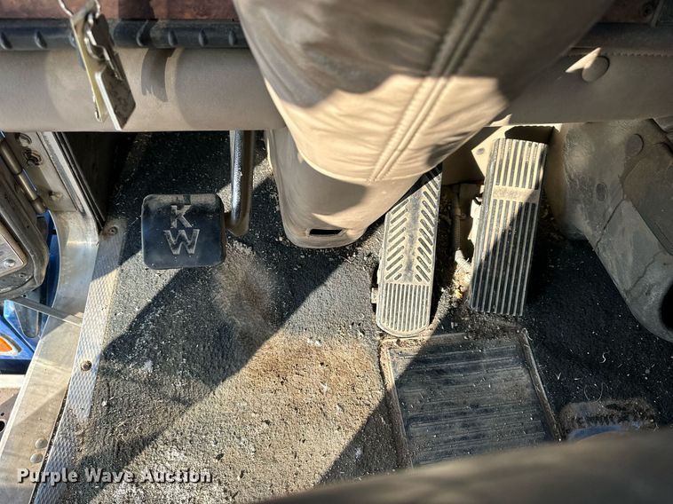 image for item NS9175 2005 Kenworth T600 semi truck