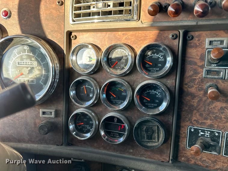 image for item NS9175 2005 Kenworth T600 semi truck