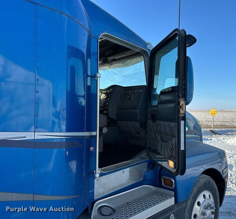 image for item NS9175 2005 Kenworth T600 semi truck