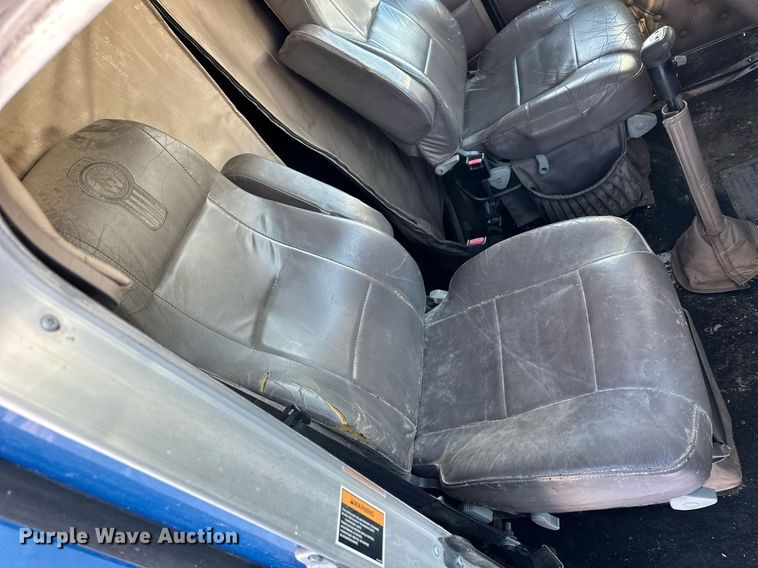 image for item NS9175 2005 Kenworth T600 semi truck