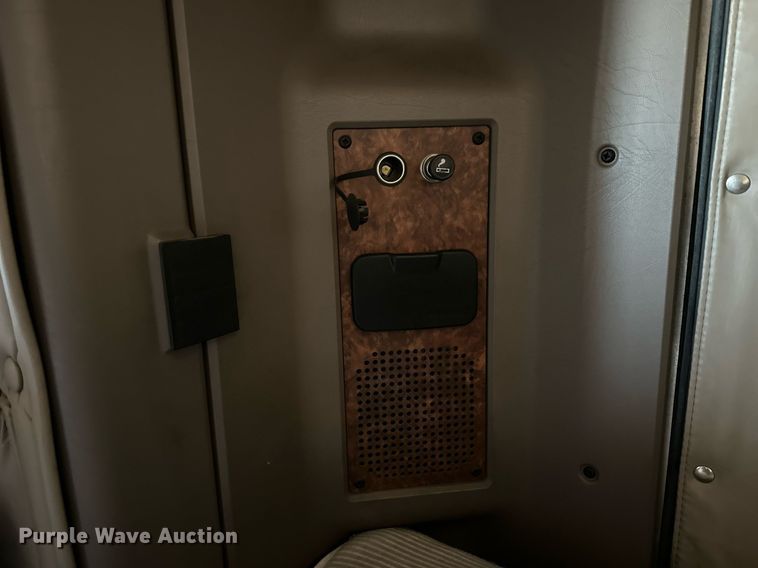 image for item NS9175 2005 Kenworth T600 semi truck