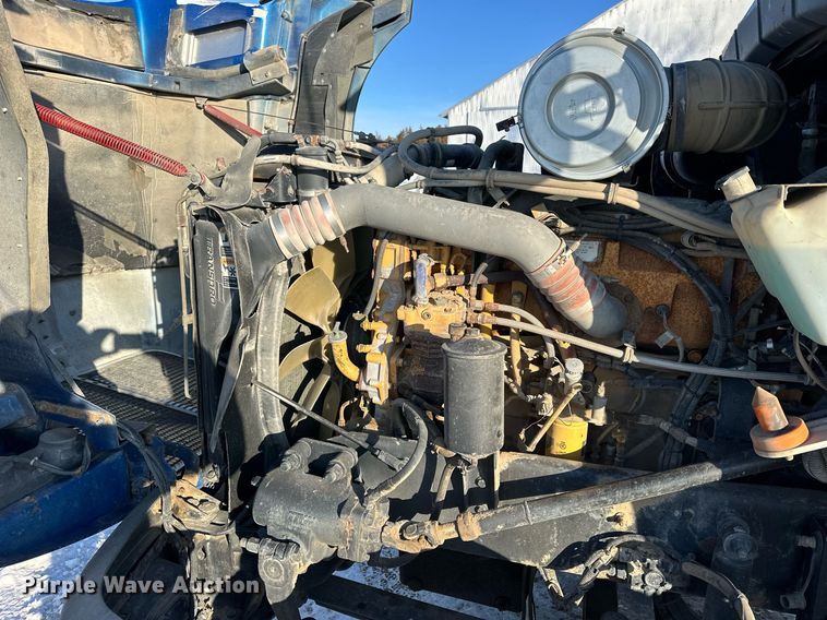 image for item NS9175 2005 Kenworth T600 semi truck