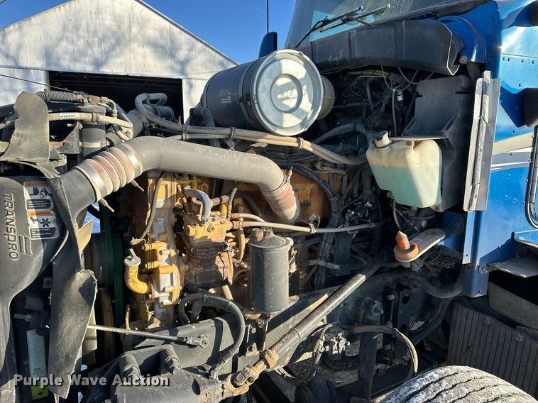 image for item NS9175 2005 Kenworth T600 semi truck