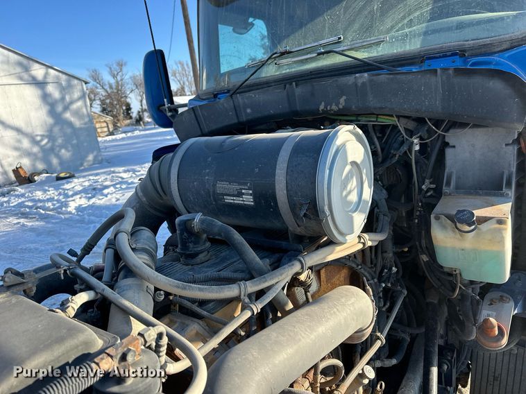 image for item NS9175 2005 Kenworth T600 semi truck