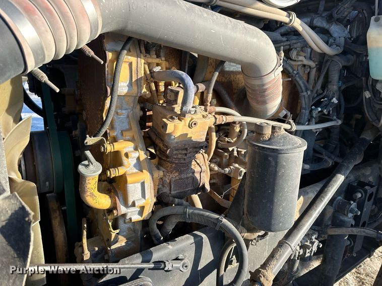 image for item NS9175 2005 Kenworth T600 semi truck