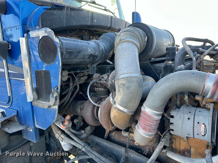 image for item NS9175 2005 Kenworth T600 semi truck