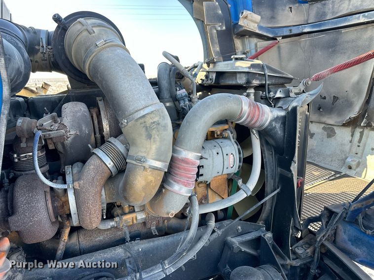 image for item NS9175 2005 Kenworth T600 semi truck