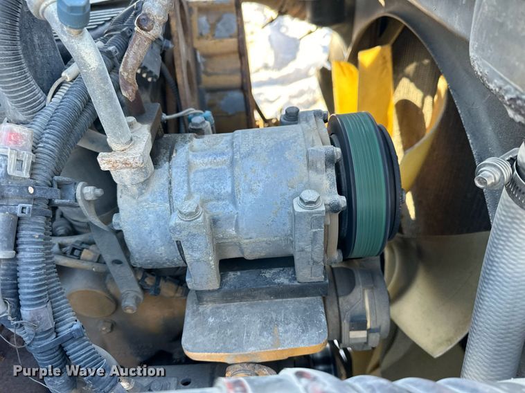 image for item NS9175 2005 Kenworth T600 semi truck