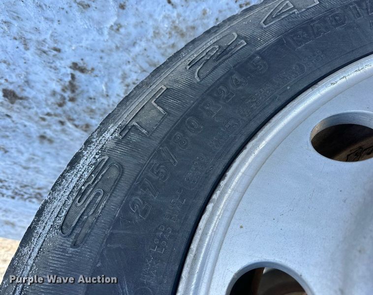 image for item NS9175 2005 Kenworth T600 semi truck