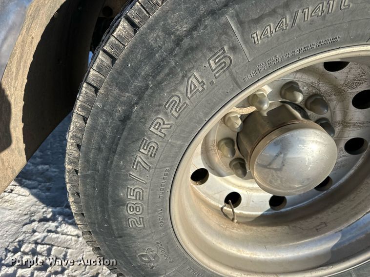 image for item NS9175 2005 Kenworth T600 semi truck