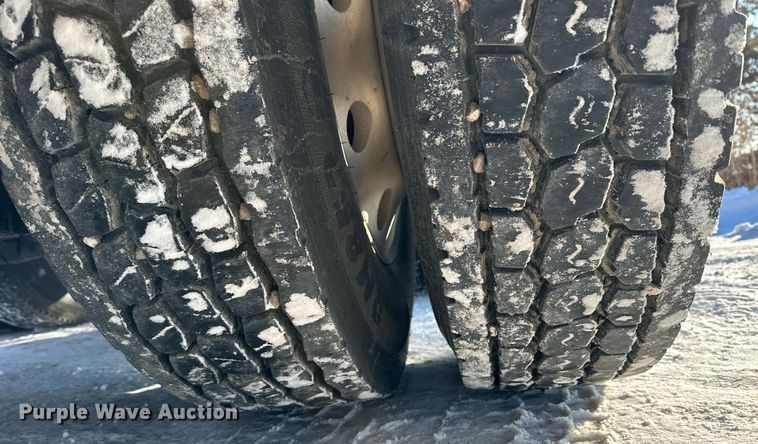 image for item NS9175 2005 Kenworth T600 semi truck