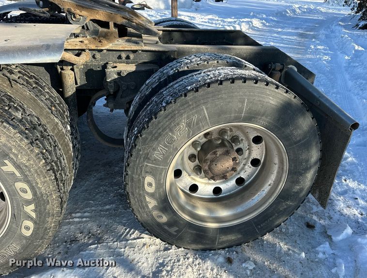 image for item NS9175 2005 Kenworth T600 semi truck