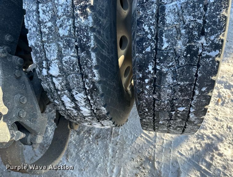 image for item NS9175 2005 Kenworth T600 semi truck