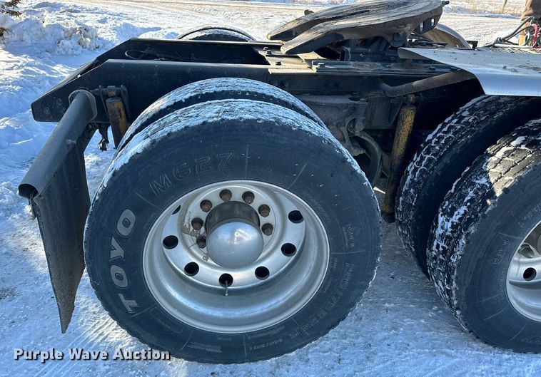 image for item NS9175 2005 Kenworth T600 semi truck