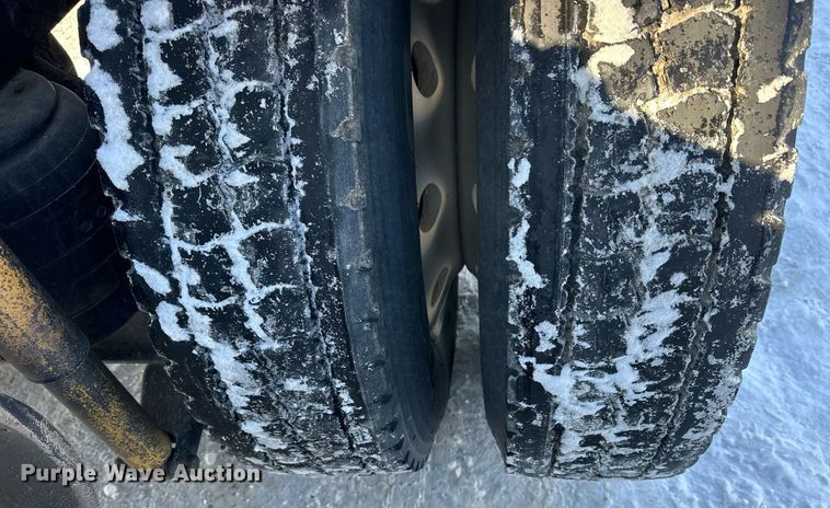 image for item NS9175 2005 Kenworth T600 semi truck