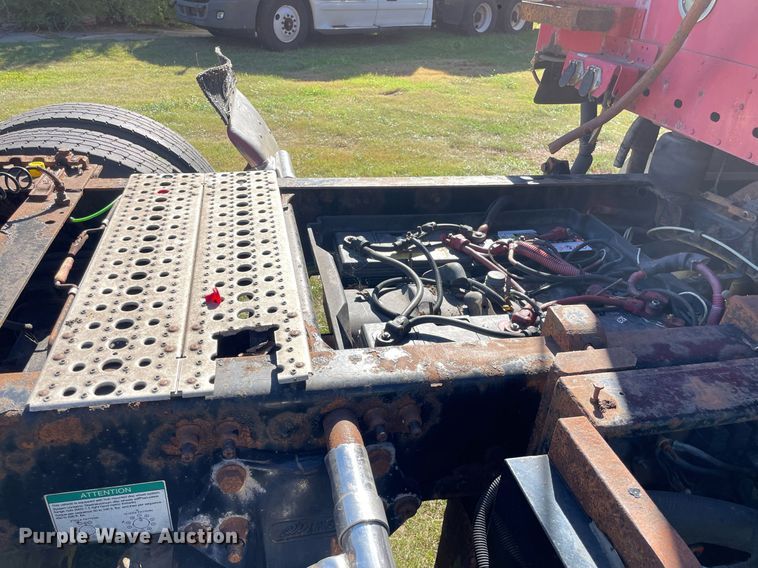 image for item NX9772 2006 Freightliner Columbia semi truck