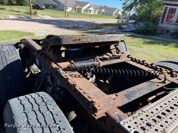 image for item NX9772 2006 Freightliner Columbia semi truck