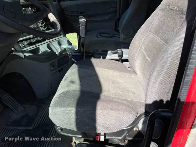 image for item NX9772 2006 Freightliner Columbia semi truck