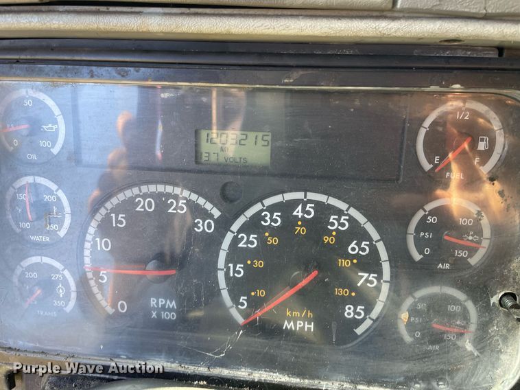 image for item NX9772 2006 Freightliner Columbia semi truck