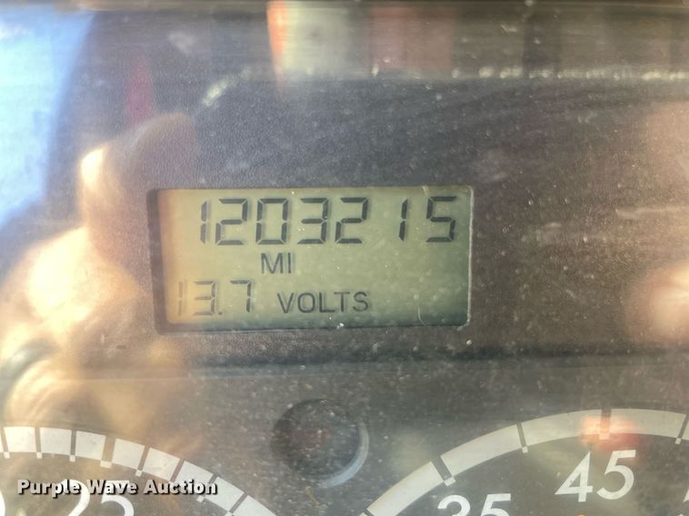 image for item NX9772 2006 Freightliner Columbia semi truck