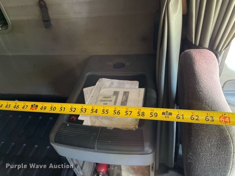 image for item NX9772 2006 Freightliner Columbia semi truck