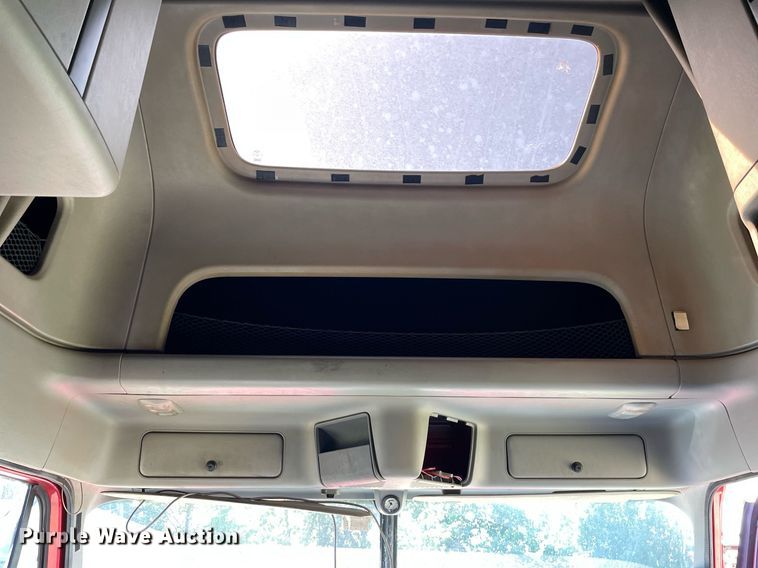 image for item NX9772 2006 Freightliner Columbia semi truck