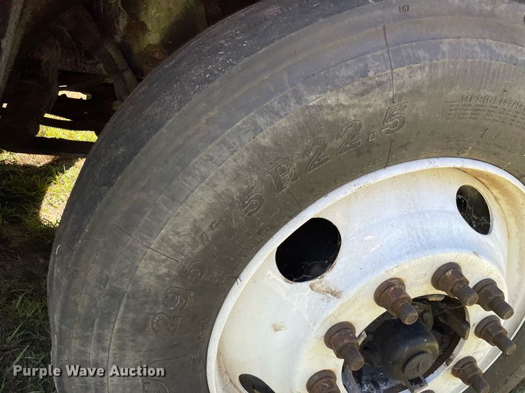 image for item NX9772 2006 Freightliner Columbia semi truck