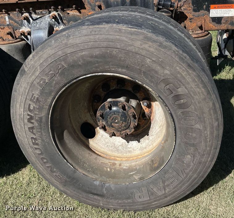 image for item NX9772 2006 Freightliner Columbia semi truck