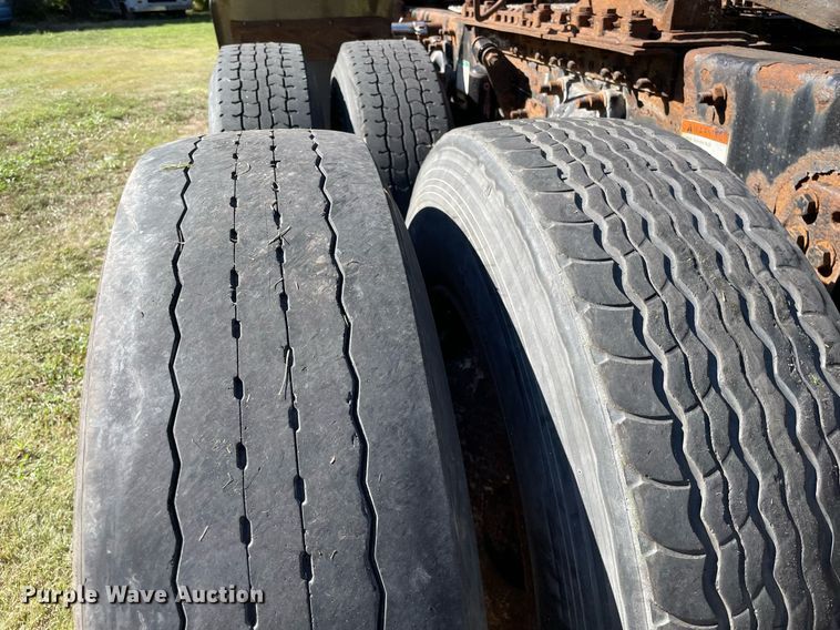 image for item NX9772 2006 Freightliner Columbia semi truck