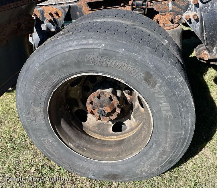 image for item NX9772 2006 Freightliner Columbia semi truck