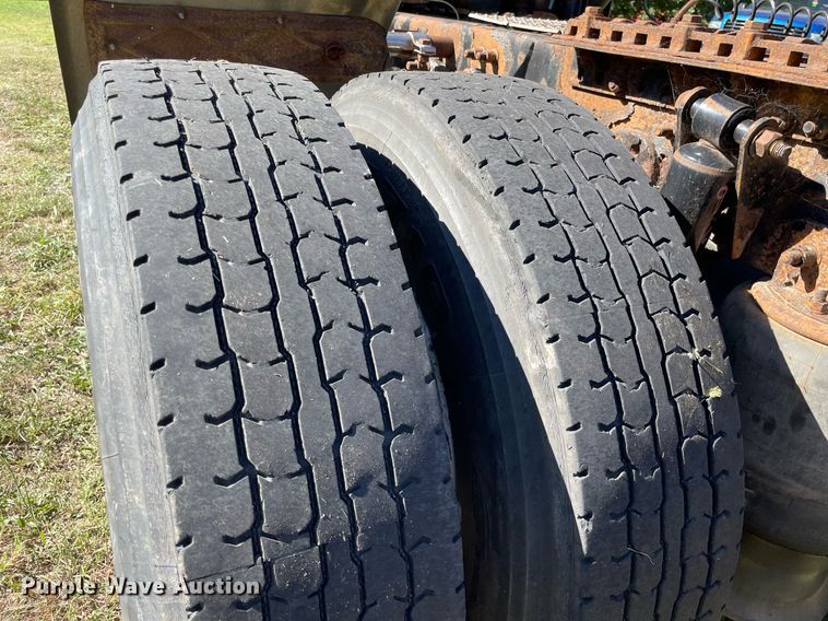 image for item NX9772 2006 Freightliner Columbia semi truck