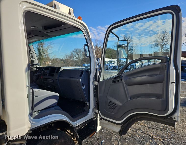 image for item NZ9129 2017 Izuzu NPR  refrigerated truck