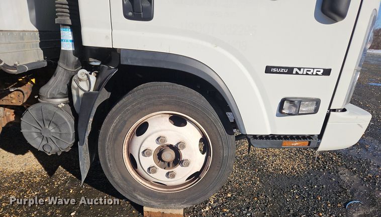 image for item NZ9129 2017 Izuzu NPR  refrigerated truck
