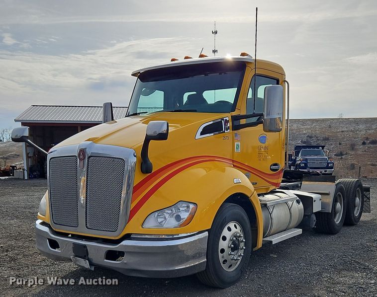 image for item NZ9131 2019 Kenworth  T680 semi truck