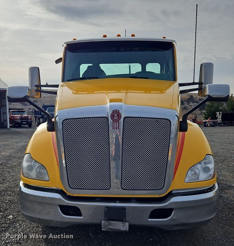 image for item NZ9131 2019 Kenworth  T680 semi truck