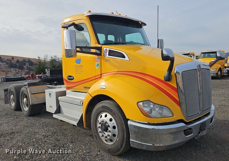 image for item NZ9131 2019 Kenworth  T680 semi truck