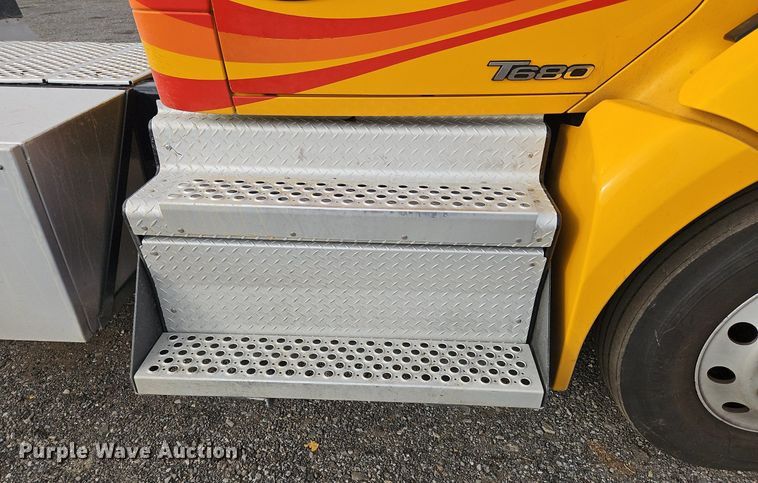 image for item NZ9131 2019 Kenworth  T680 semi truck