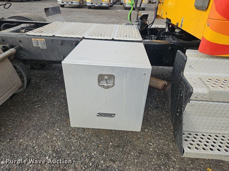 image for item NZ9131 2019 Kenworth  T680 semi truck