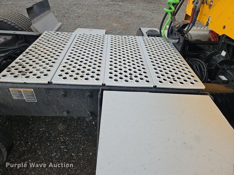 image for item NZ9131 2019 Kenworth  T680 semi truck