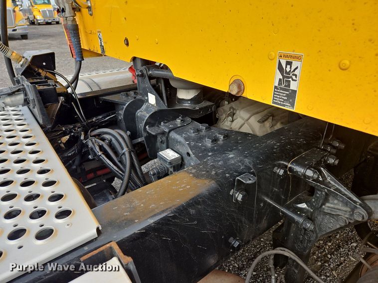 image for item NZ9131 2019 Kenworth  T680 semi truck